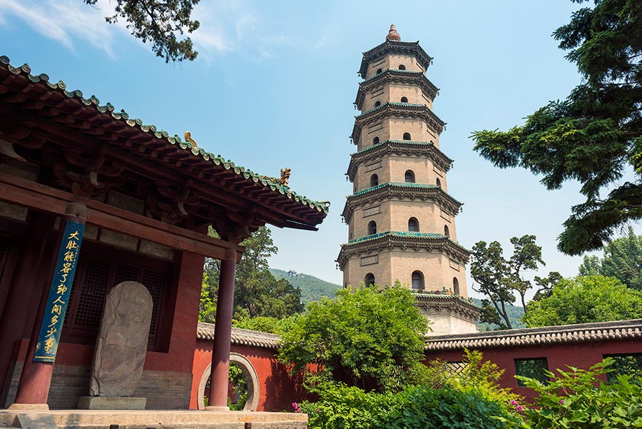 Shanxi in the Eyes of Foreigners: Looking at the roofs