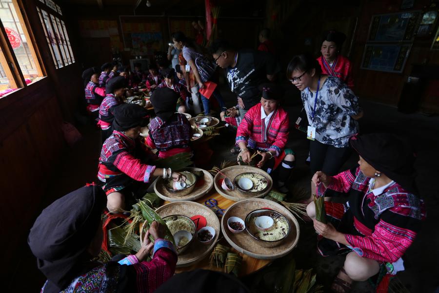 Hong Yao people mark red clothes fair in Guangxi province
