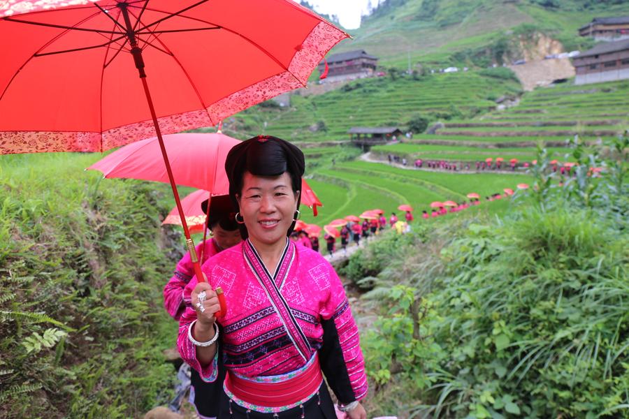 Hong Yao people mark red clothes fair in Guangxi province