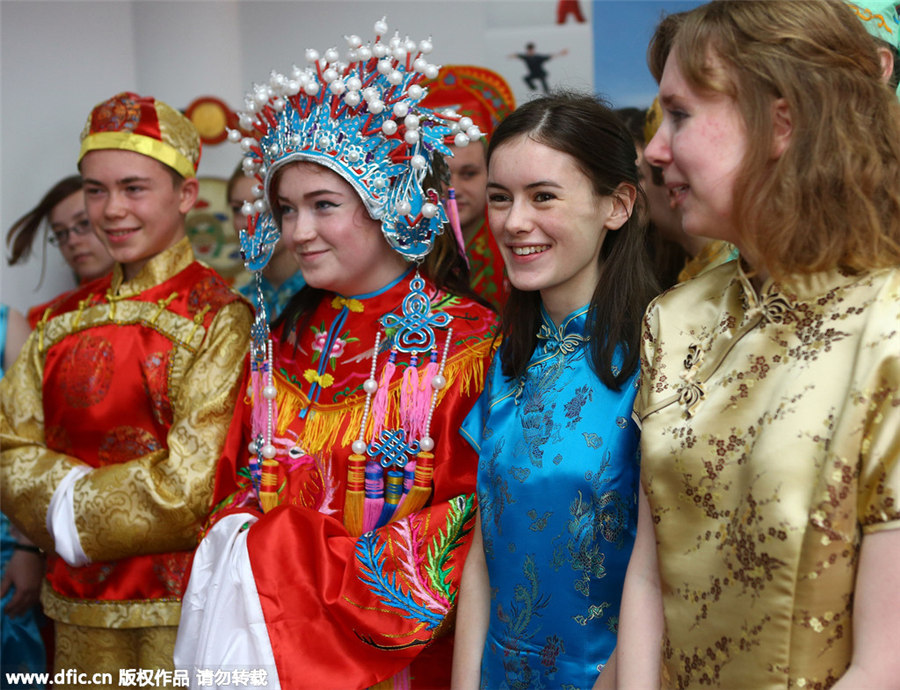 UK students experience Chinese culture in Tianjin