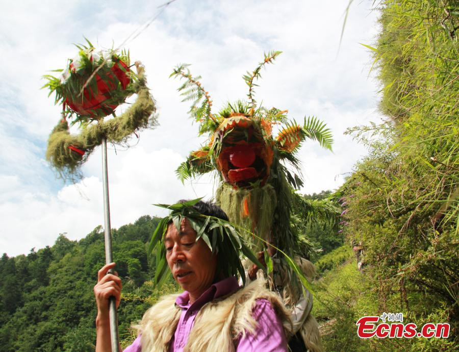 SW China villagers celebrate Water Dragon Festival