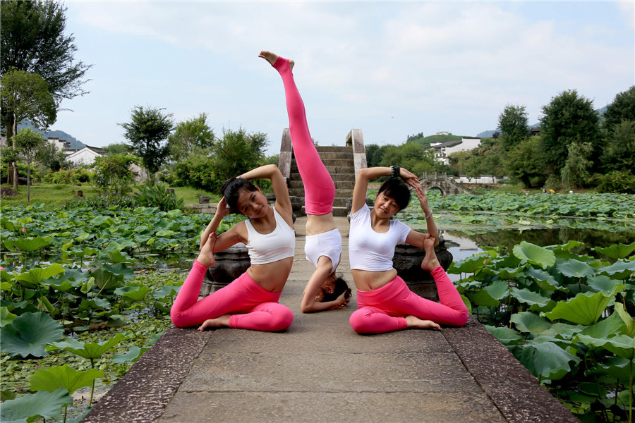 Setting the stage for yoga in scenic Huangshan