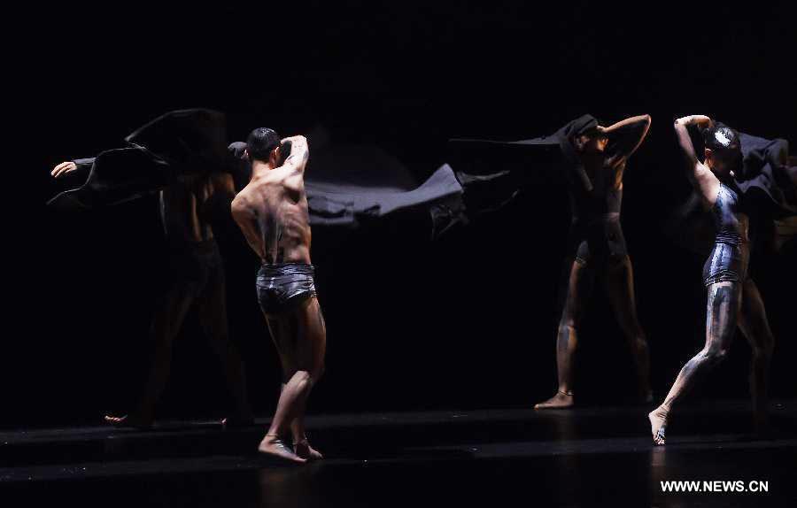 Dance drama 'Evolutionism' performed in Beijing