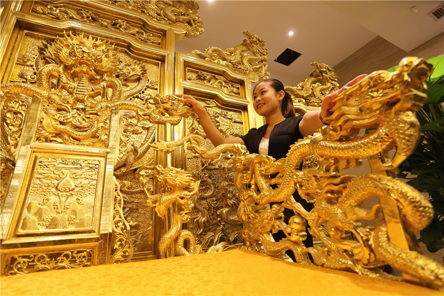 'Gold dragon throne' unveiled in Shandong
