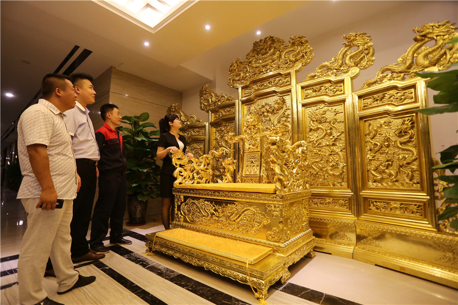 'Gold dragon throne' unveiled in Shandong