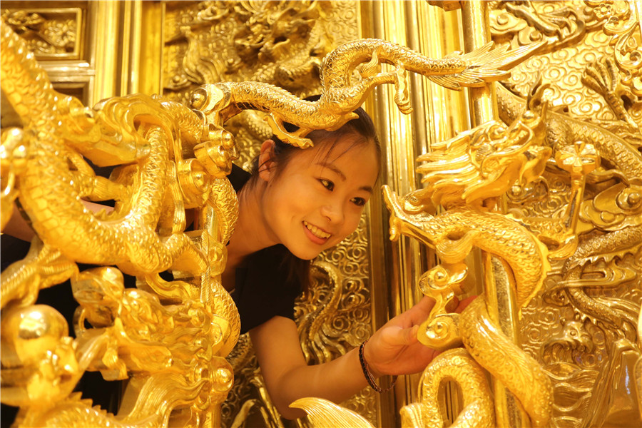 'Gold dragon throne' unveiled in Shandong
