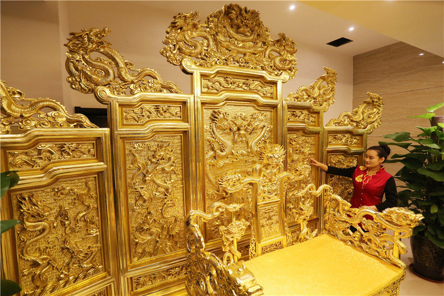 'Gold dragon throne' unveiled in Shandong