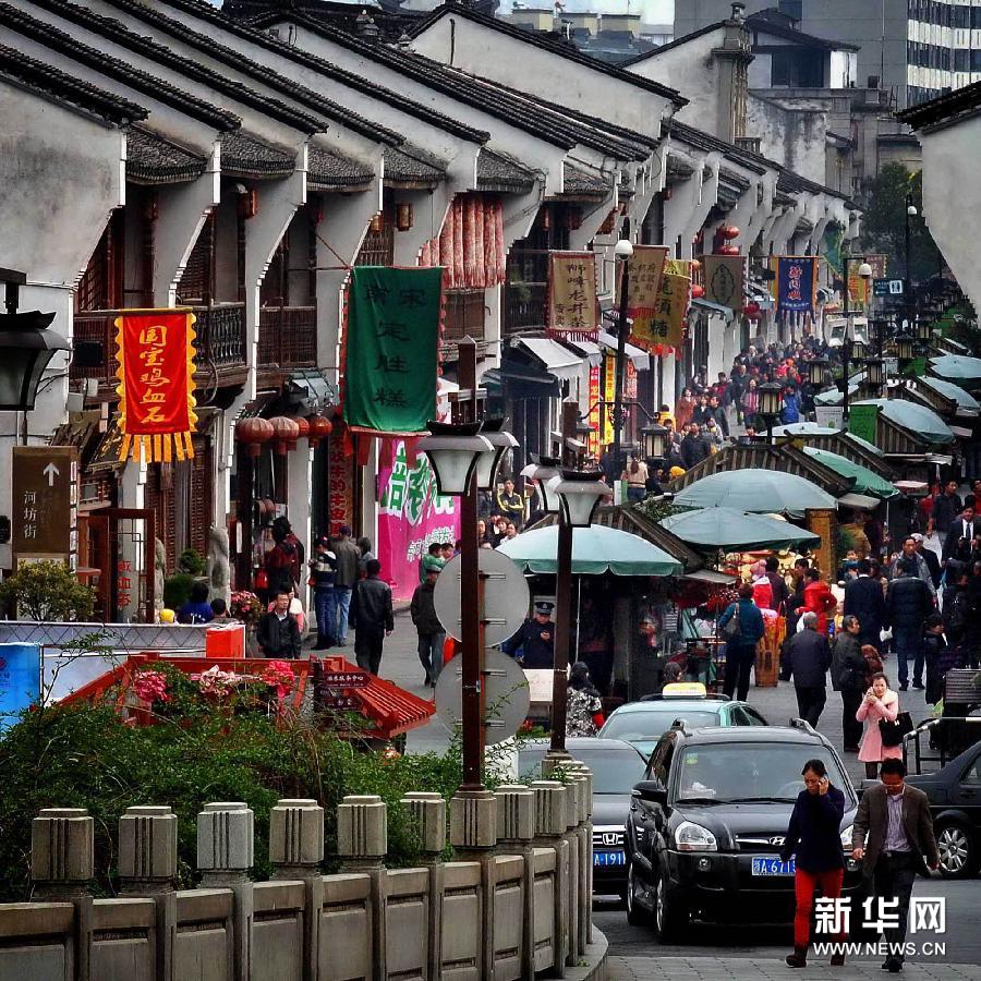 A glimpse of traditional Chinese business blocks