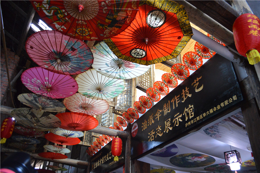 Traditional oil paper umbrellas shine in modern age