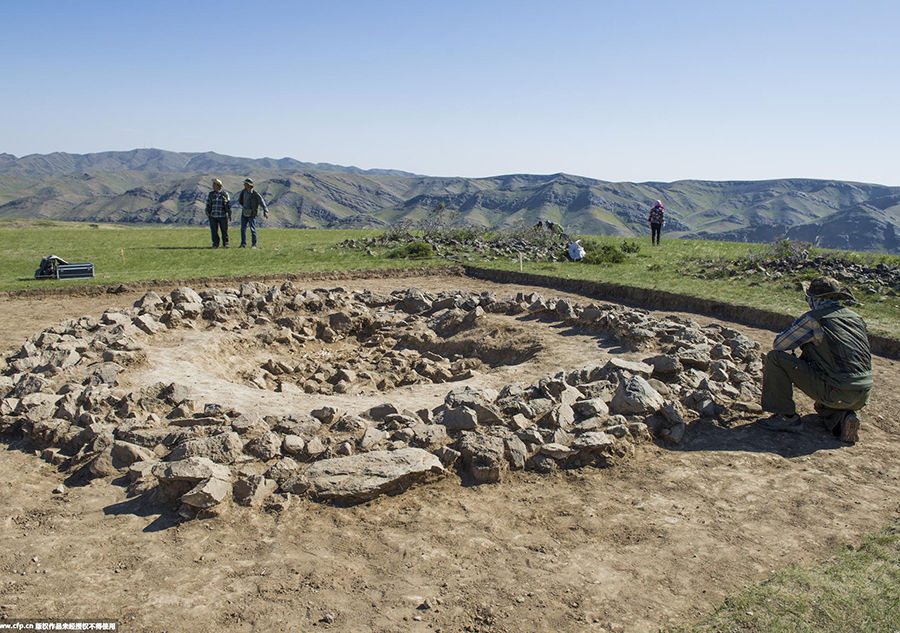 2000-year-old tomb complex being excavated in Xinjiang