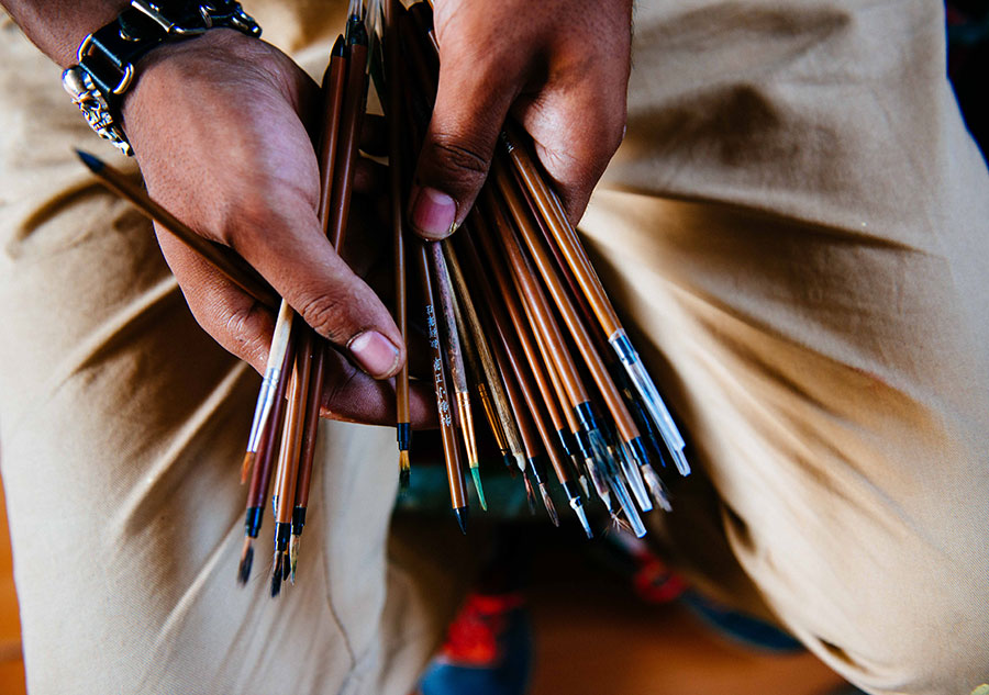 Thangka painter in SW China's Tibet