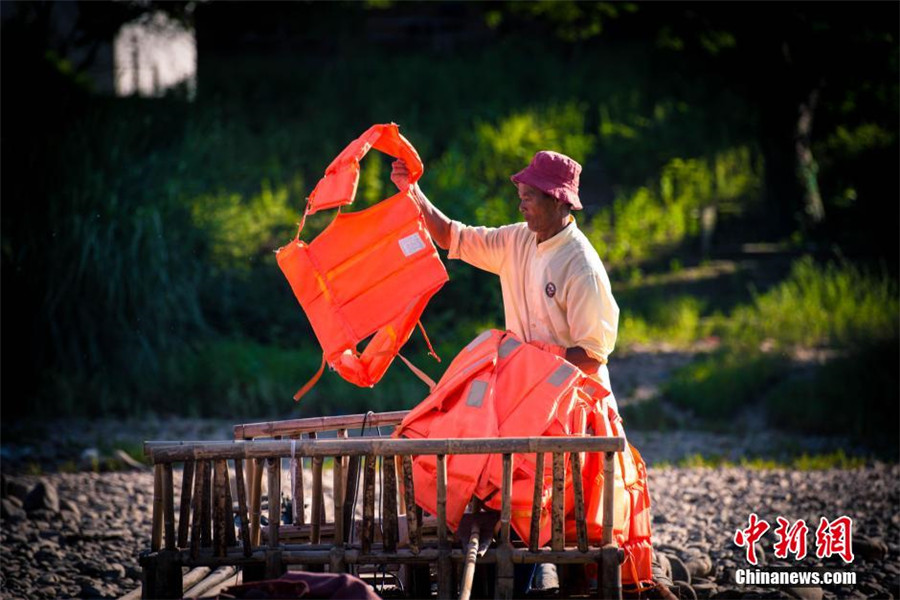 Rafters on Jiangxi's Luxi River depend on tourism