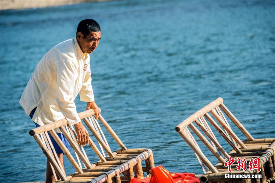 Rafters on Jiangxi's Luxi River depend on tourism