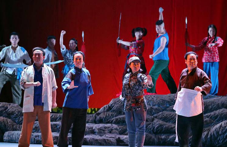 New stage drama commemorates WWII premieres in Xi'an