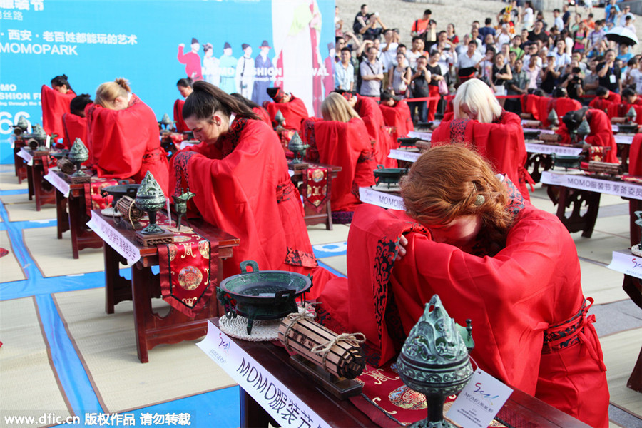 Students attend traditional Chinese prayer ceremony