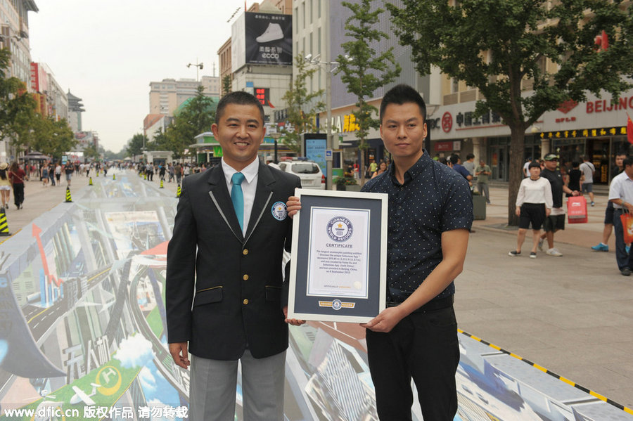 World's longest 3D painting lightens up the street in Beijing