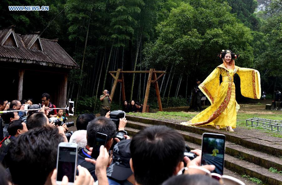 Hanfu Clothing Culture Festival kicks off in China's Jiangxi