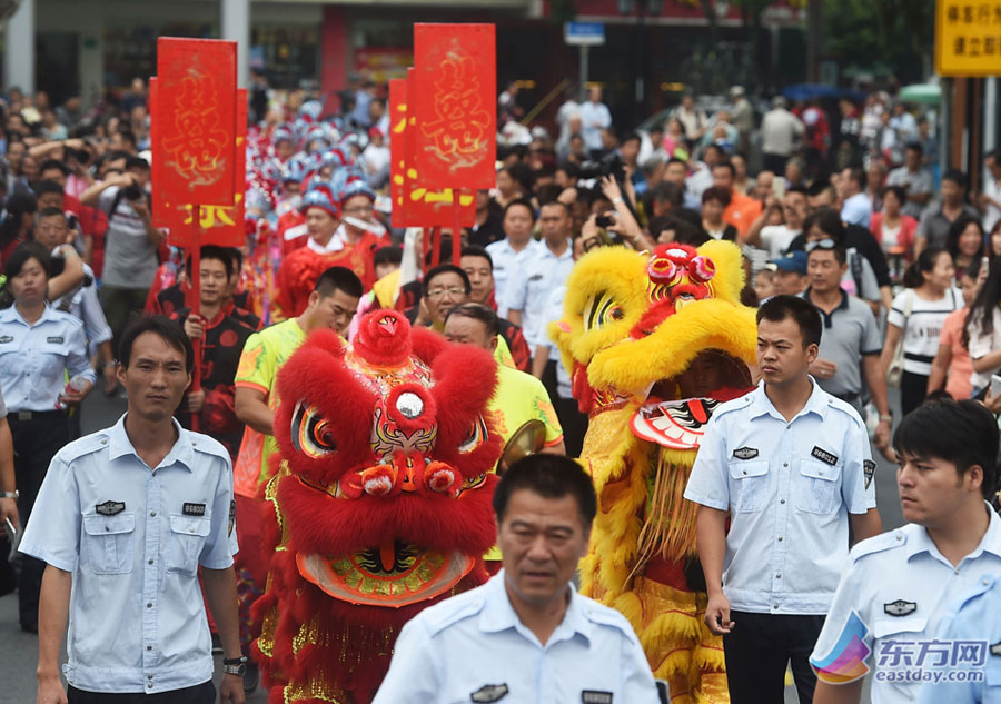 Traditional Chinese wedding held in Shanghai