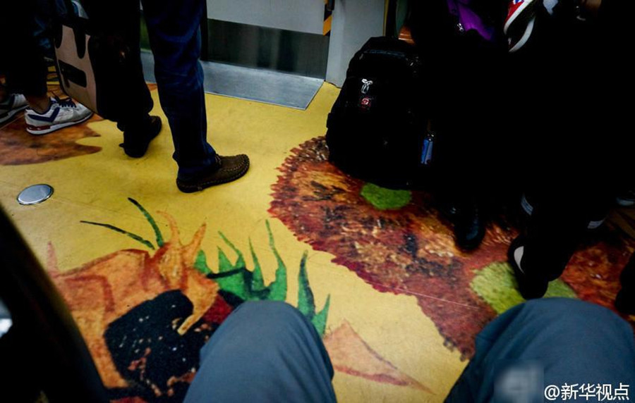 Enjoy art of Van Gogh on Beijing subway train