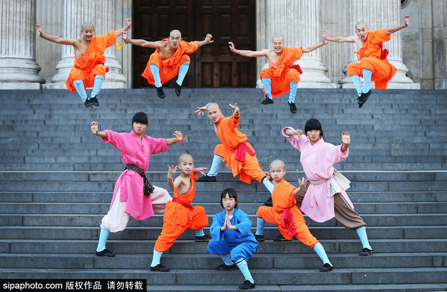 Shaolin monks display kung fu skills in London