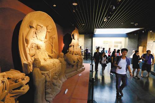 Ancient rock carving museum opens in SW China