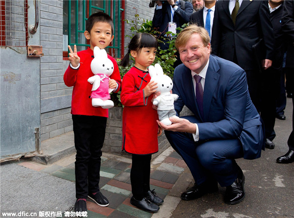 Netherlands' king receives Dutch rabbit with Chinese characteristics