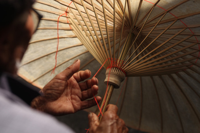 A visit to the oiled paper umbrella village in Yunnan province