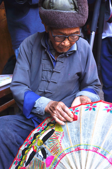 A visit to the oiled paper umbrella village in Yunnan province