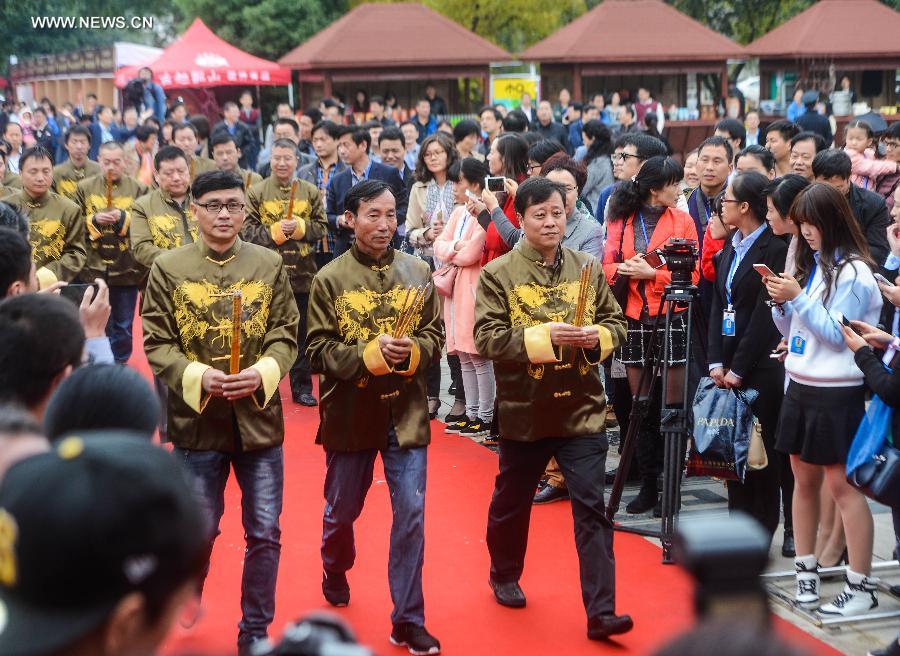 Ceremony for yellow rice wine winter brewing season held in E China's Shaoxing