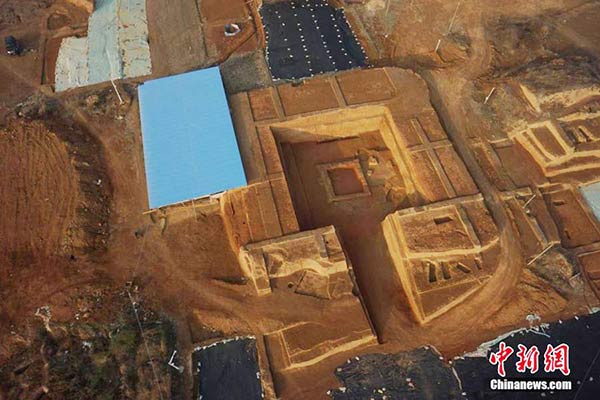 Vehicles unearthed in Western Han Dynasty cemetary
