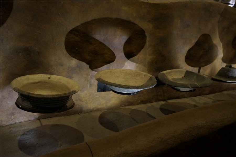 Ancient pottery on display at Hemudu Site Museum