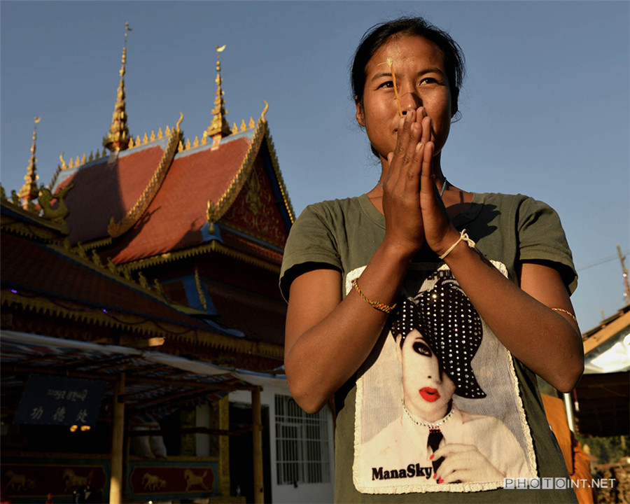 Photographer captures youth's pursuit of modern life in Dai ethnic group