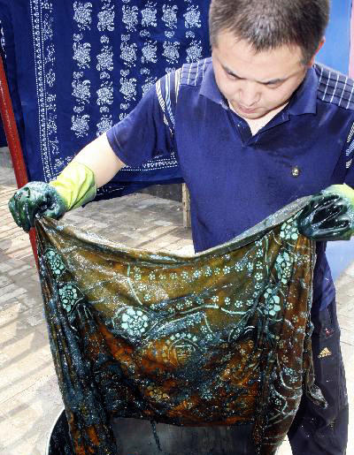 Beauty of blue and white: traditional Chinese indigo-dyed cloth