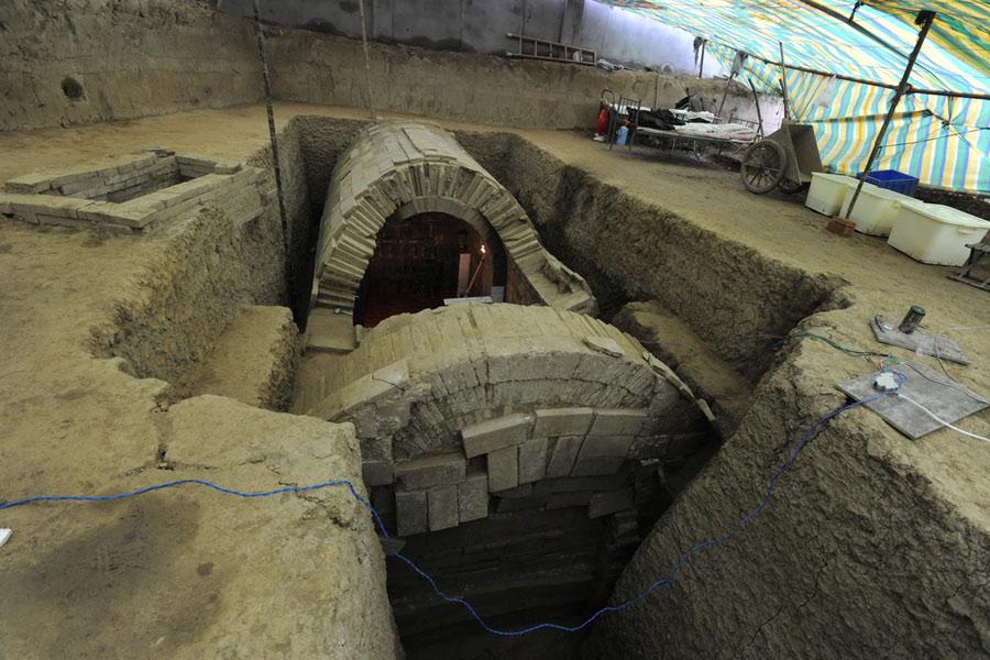 Precious bricks found in ancient tombs in Xiangyang