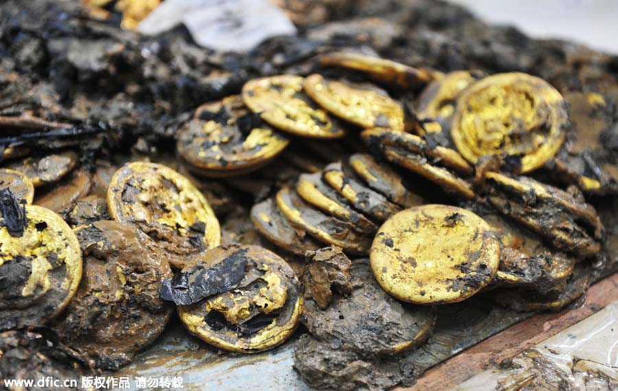 187 large gold coins found in 2,000-year-old tomb in Jiangxi