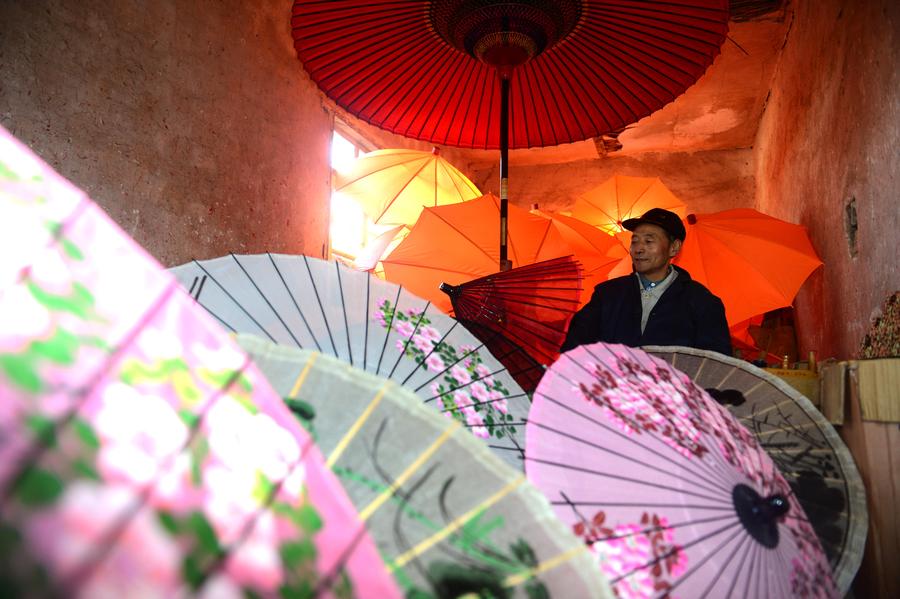 The beauty of traditional Anhui oilcloth umbrella
