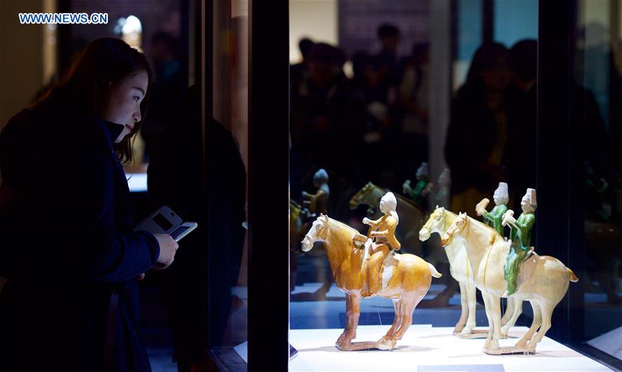 Tri-color glazed pottery artworks exhibited in Taipei
