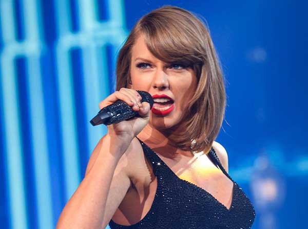 Taylor Swift debuts 'Out of the Woods' music video