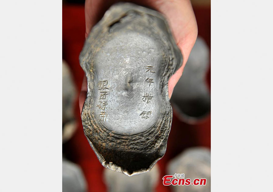 Gold plate among artifacts found in SW China site