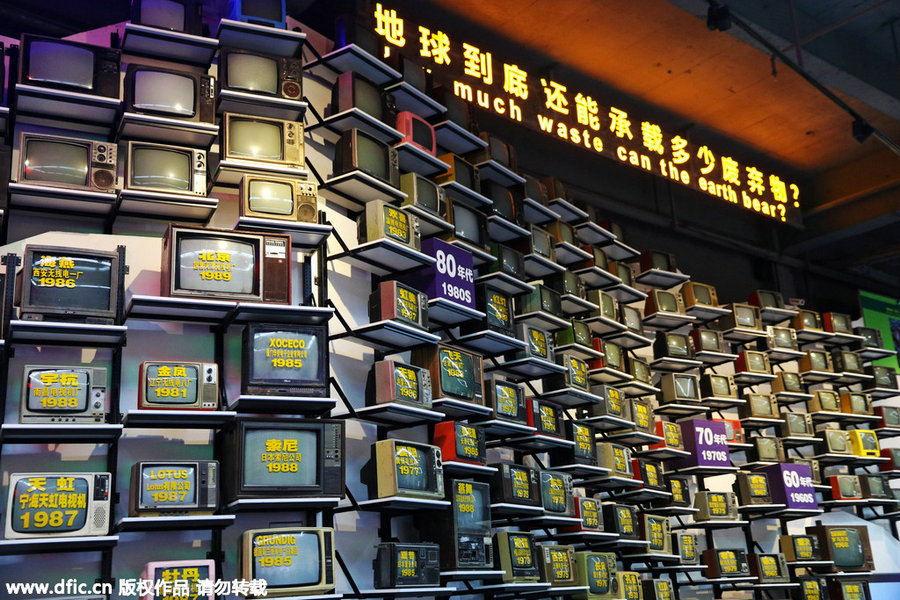 Hundreds of old TV sets displayed to call for environmental protection