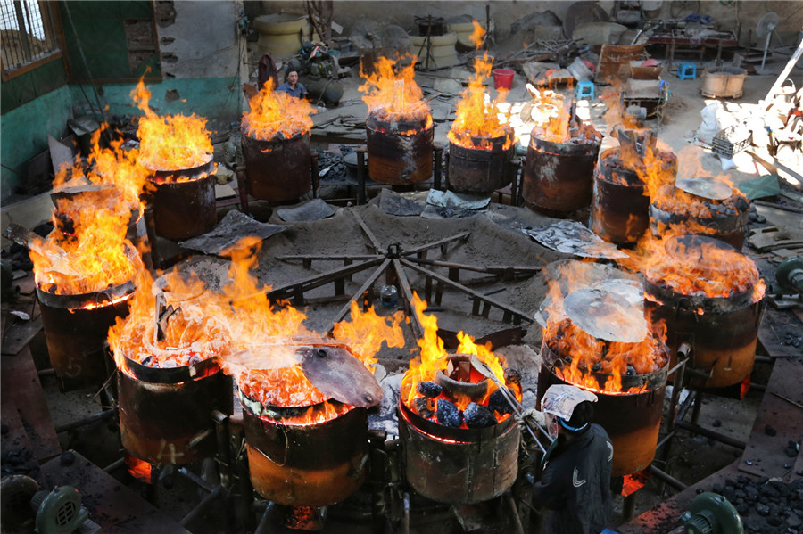 China creates the world's largest bronze drum