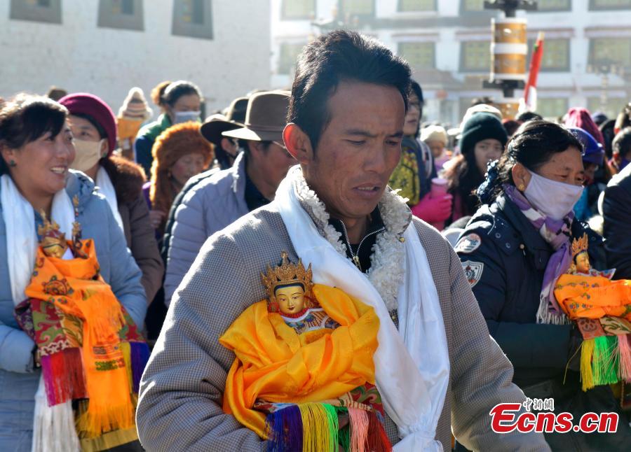 Winter pilgrimage on the way in Lhasa