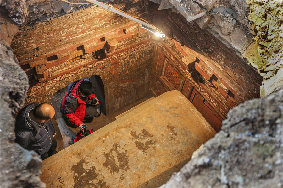 Song Dynasty fresco tomb excavated in Luoyang