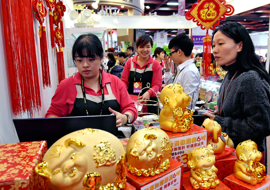 People prepare for upcoming Spring Festival in China's Taiwan