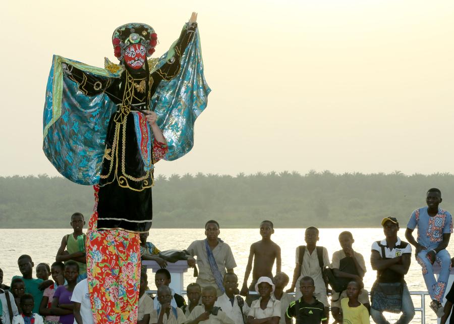 Chinese artists perform ahead of Spring Festival in Benin