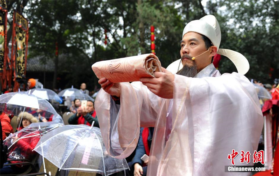Worship ceremony held during the 'Day of Men' in Chengdu