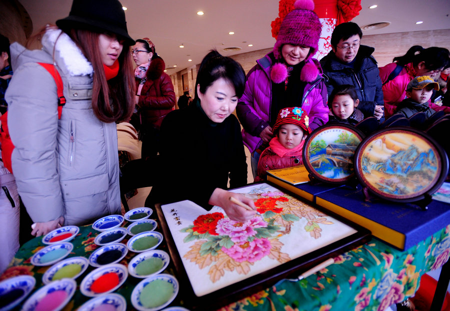 Intangible cultural heritage exhibition to celebrate Lantern Festival held in Shenyang