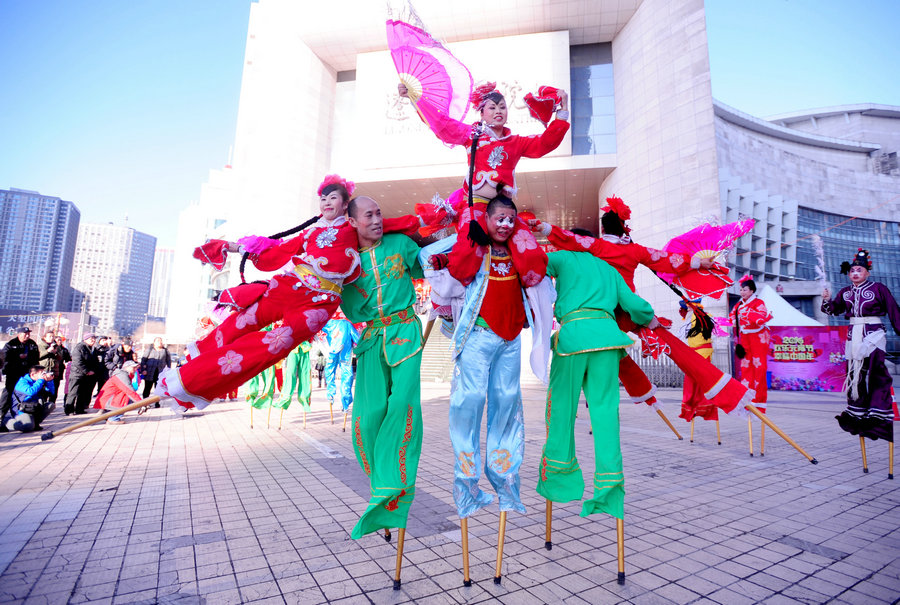 Intangible cultural heritage exhibition to celebrate Lantern Festival held in Shenyang