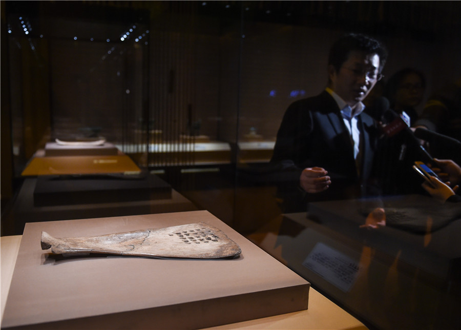 Relics from Yin Ruins on display in Beijing