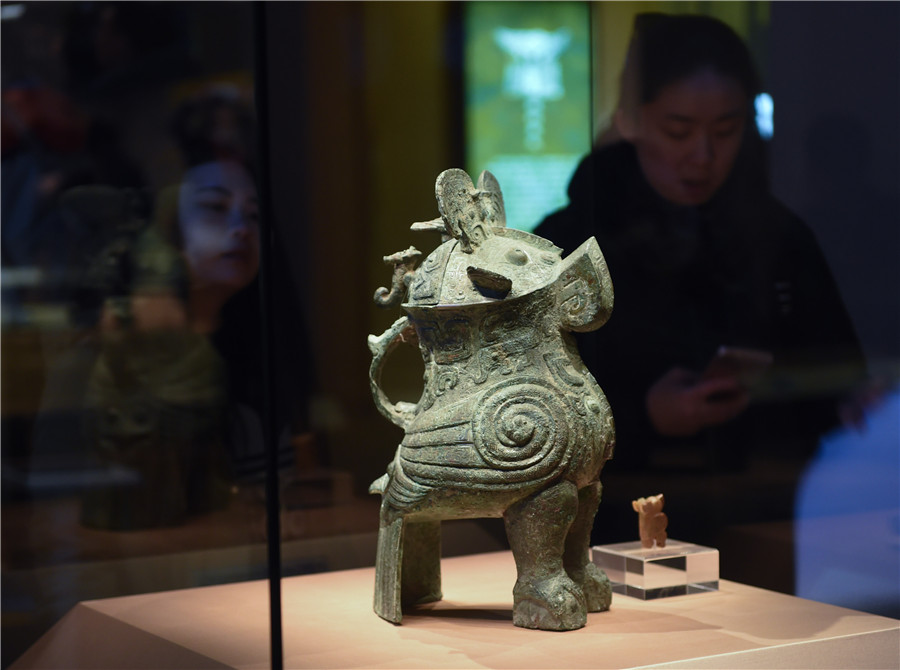 Relics from Yin Ruins on display in Beijing